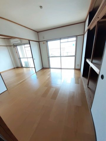 居室・リビング　こちらの居間で趣味の時間をお楽しみください