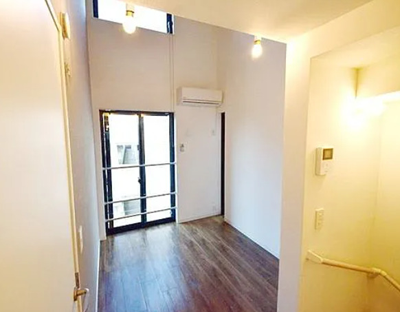 居室・リビング　別部屋の写真を使用しております。