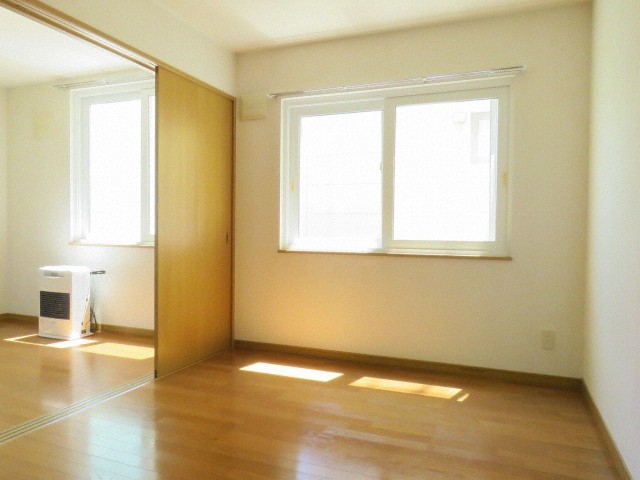 その他部屋・スペース　日当りも良さそうな洋室です♪