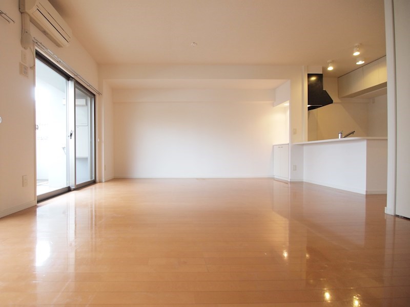 居室・リビング　ダウンライト内蔵。広さが自慢のリビング(＾＾)/