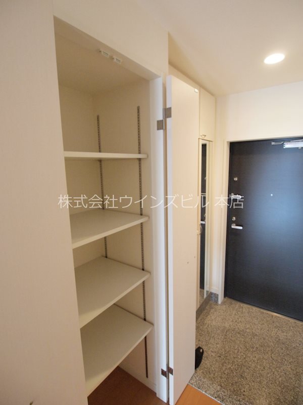 その他　玄関収納あり。