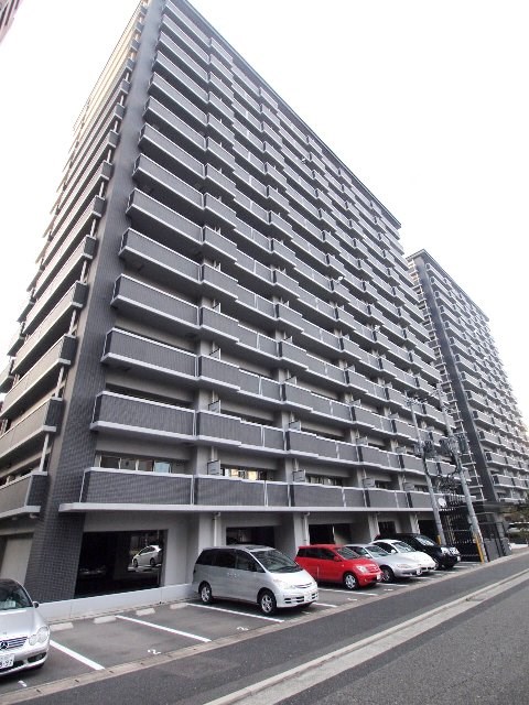 建物外観　N棟は高速側、S棟はN棟の手前です。