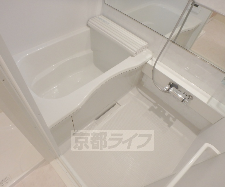 バス・シャワールーム　ゆったり浸かれるお風呂です。