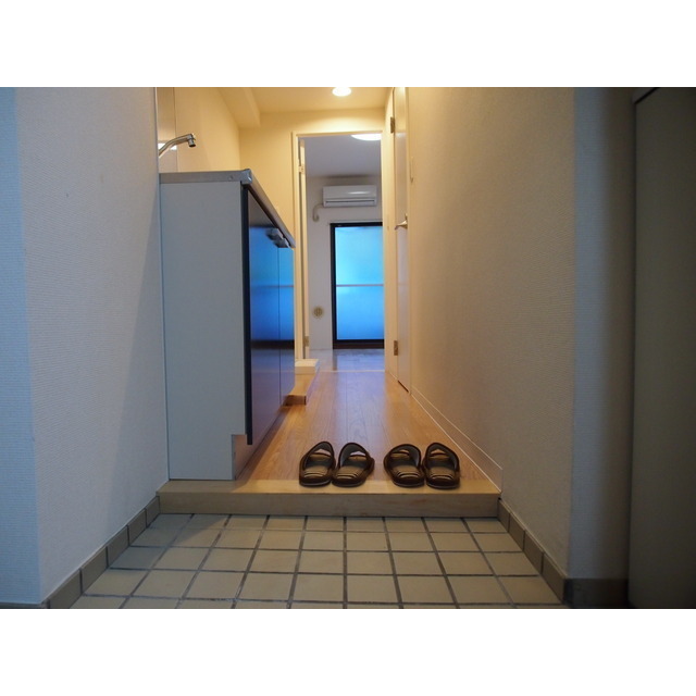 玄関　下駄箱付き