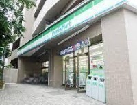 コンビニ　ファミリーマート 小浦西五反田四丁目店（コンビニ）まで412m