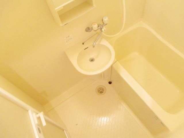 バス・シャワールーム　★ユニットタイプなのでシャワーでお掃除もできます★