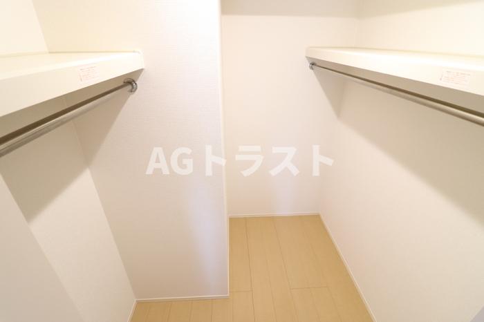 収納　陽当たり良好なバルコニーです