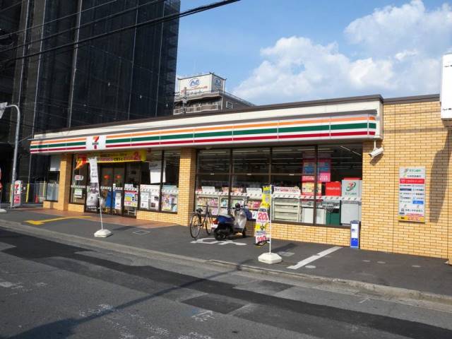 コンビニ　セブンイレブン（コンビニ）まで522m