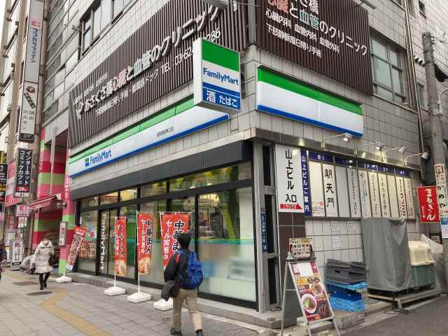 コンビニ　ファミリーマート浅草橋駅東口店（コンビニ）まで132m