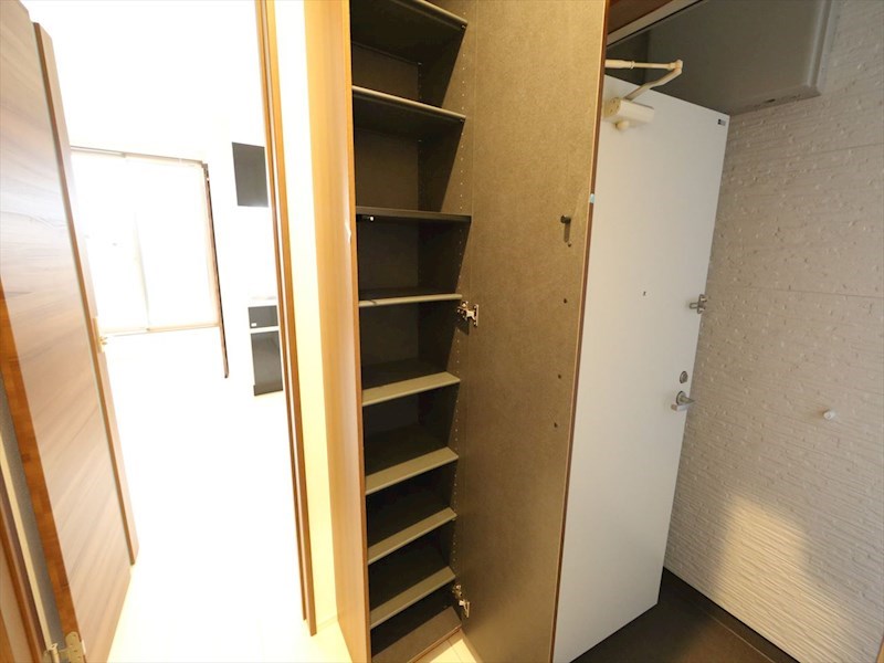 玄関　玄関　シューズボックス付（収納充実）