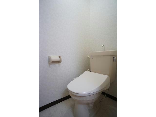 トイレ　温水洗浄便座