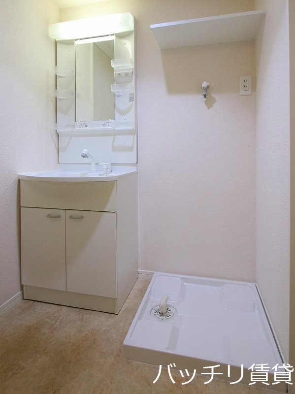 洗面設備　同型タイプの為、現状を優先いたします。