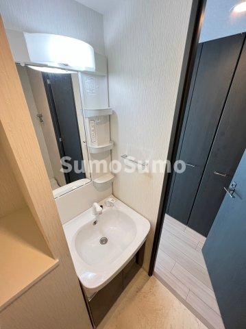 洗面設備　ゆったりとスペースのある洗面所