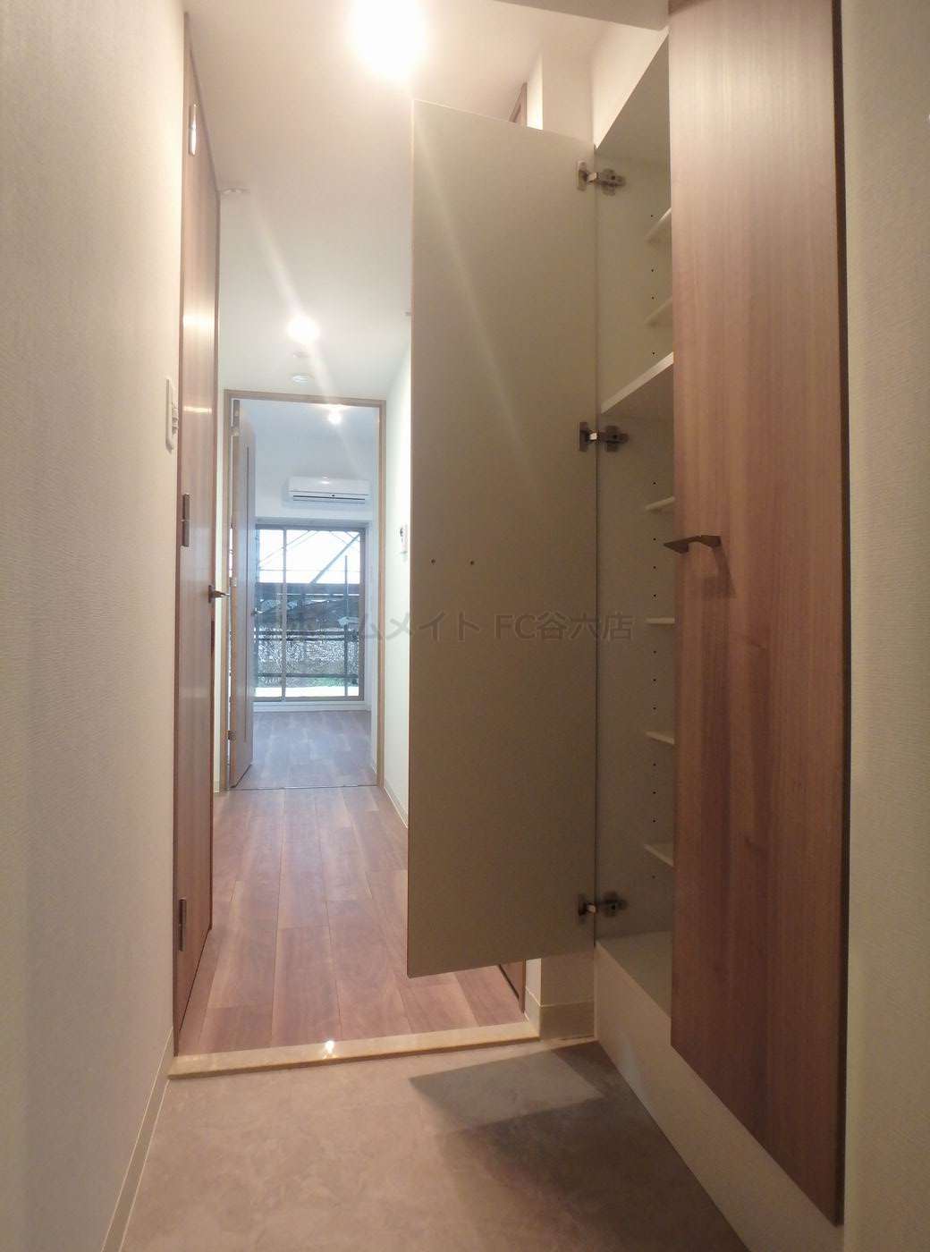 玄関　エスリード南森町