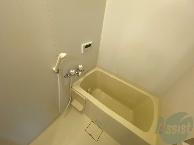 バス・シャワールーム　追い焚き機能が付いているのでいつでも温かいお風呂に入れますよ