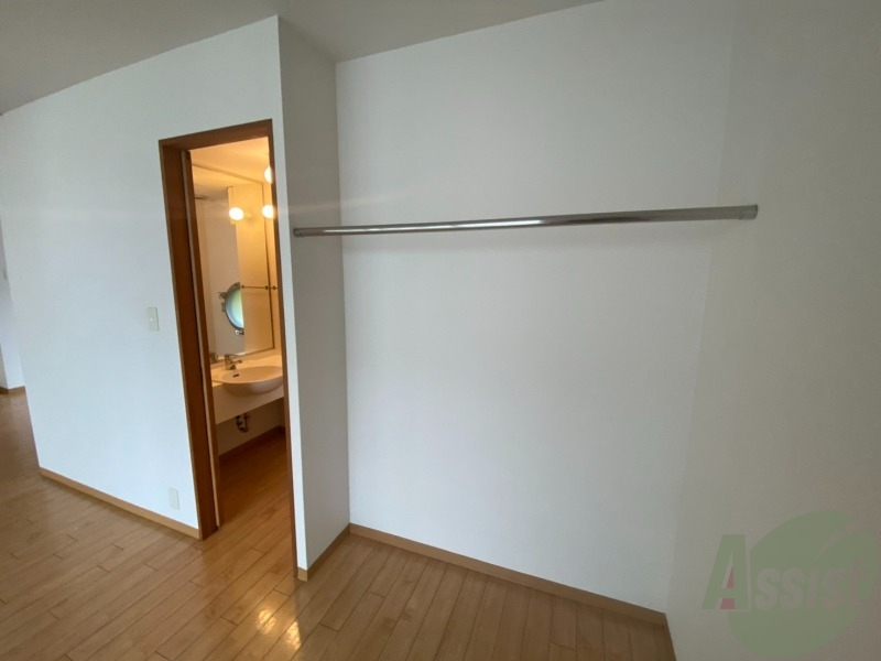 収納　収納はこちらのオープンクローゼットをお使いください。