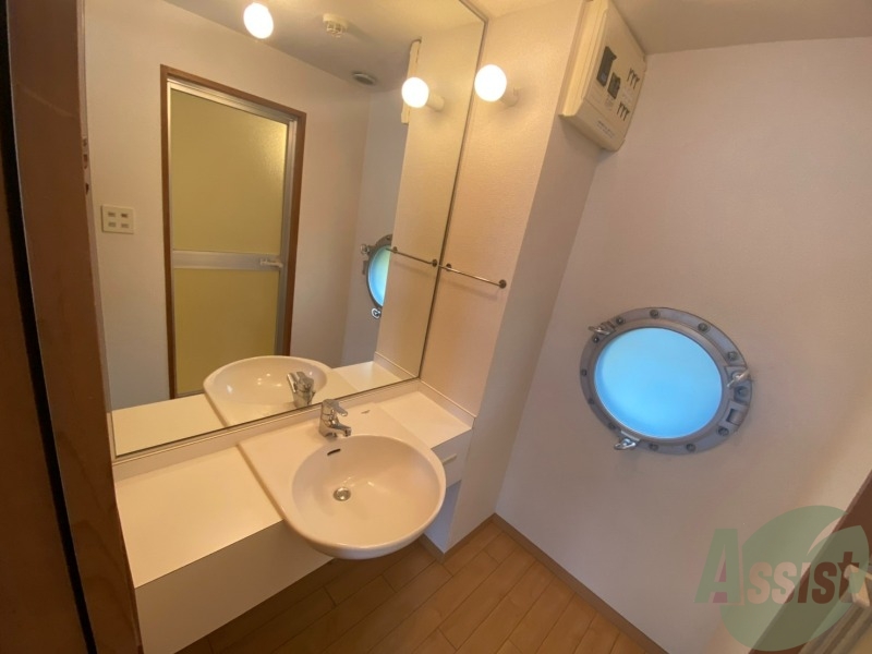 洗面設備　洗面台は独立しています。朝の身支度はこちらでどうぞ～