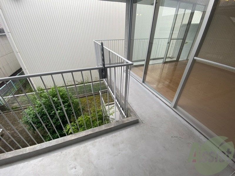 バルコニー　バルコニーがあるので洗濯物は外に干せそうですね～