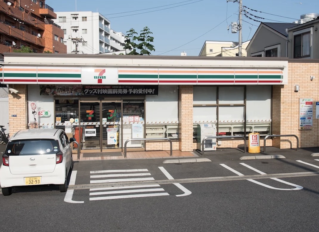 コンビニ　セブンイレブン墨田向島5丁目店（コンビニ）まで155m