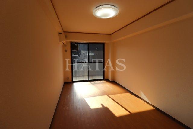 居室・リビング　同物件別部屋