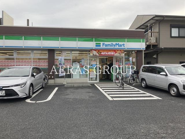 コンビニ　ファミリーマート 上板橋三丁目店（コンビニ）まで128m