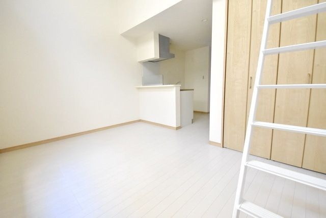 居室・リビング　★ロフトがあるので解放感のあるお部屋です★