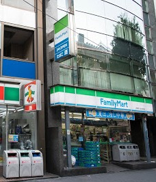 コンビニ　ファミリーマート上野駅入谷口店（コンビニ）まで365m