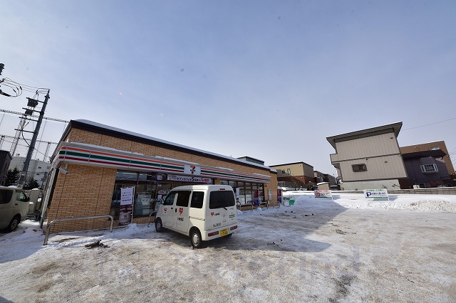 コンビニ　セブンイレブン札幌西岡2条店（コンビニ）まで96m