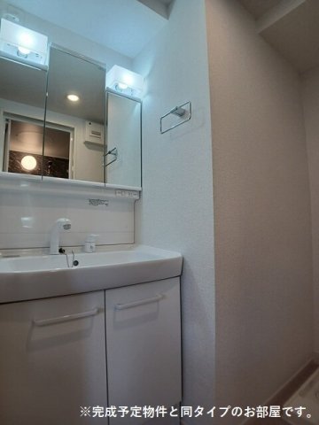 洗面設備　ゆったりとスペースのある洗面所