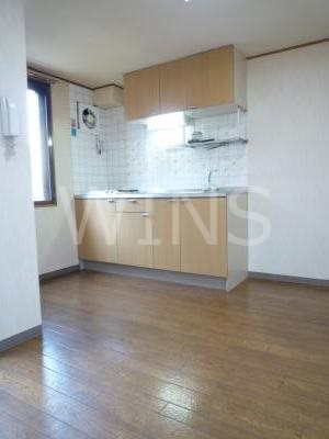 居室・リビング　物などを置ける広々とした空間です★