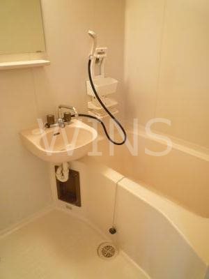 バス・シャワールーム　バストイレ別で洗面台もついてるので便利です★