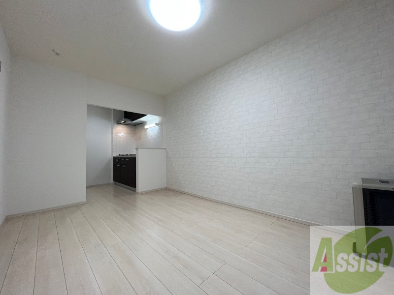 居室・リビング　フローリングと壁のカラーが明るい雰囲気ですね！