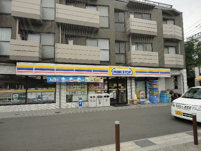 コンビニ　ミニストップ嵐山駅前店（コンビニ）まで402m