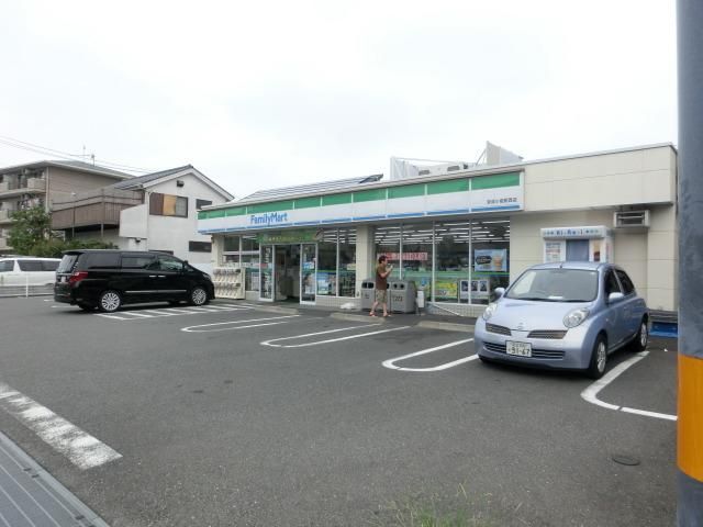 コンビニ　ファミリーマート（コンビニ）まで248m