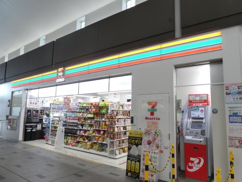 コンビニ　セブンイレブン ハートインJR宝塚駅改札口店（コンビニ）まで793m