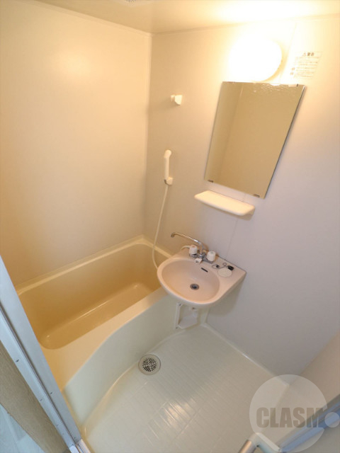 バス・シャワールーム　清潔感のあるバスルーム