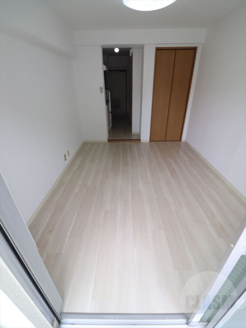 居室・リビング　６．５帖の洋室です