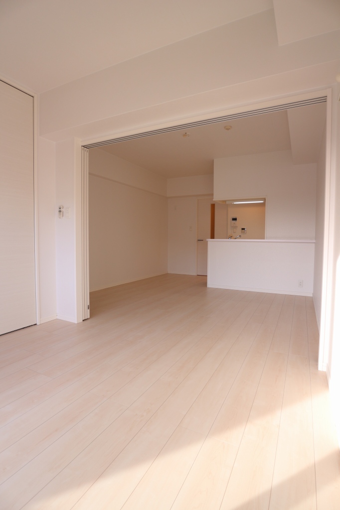 居室・リビング　リビング　※別号室参考写真