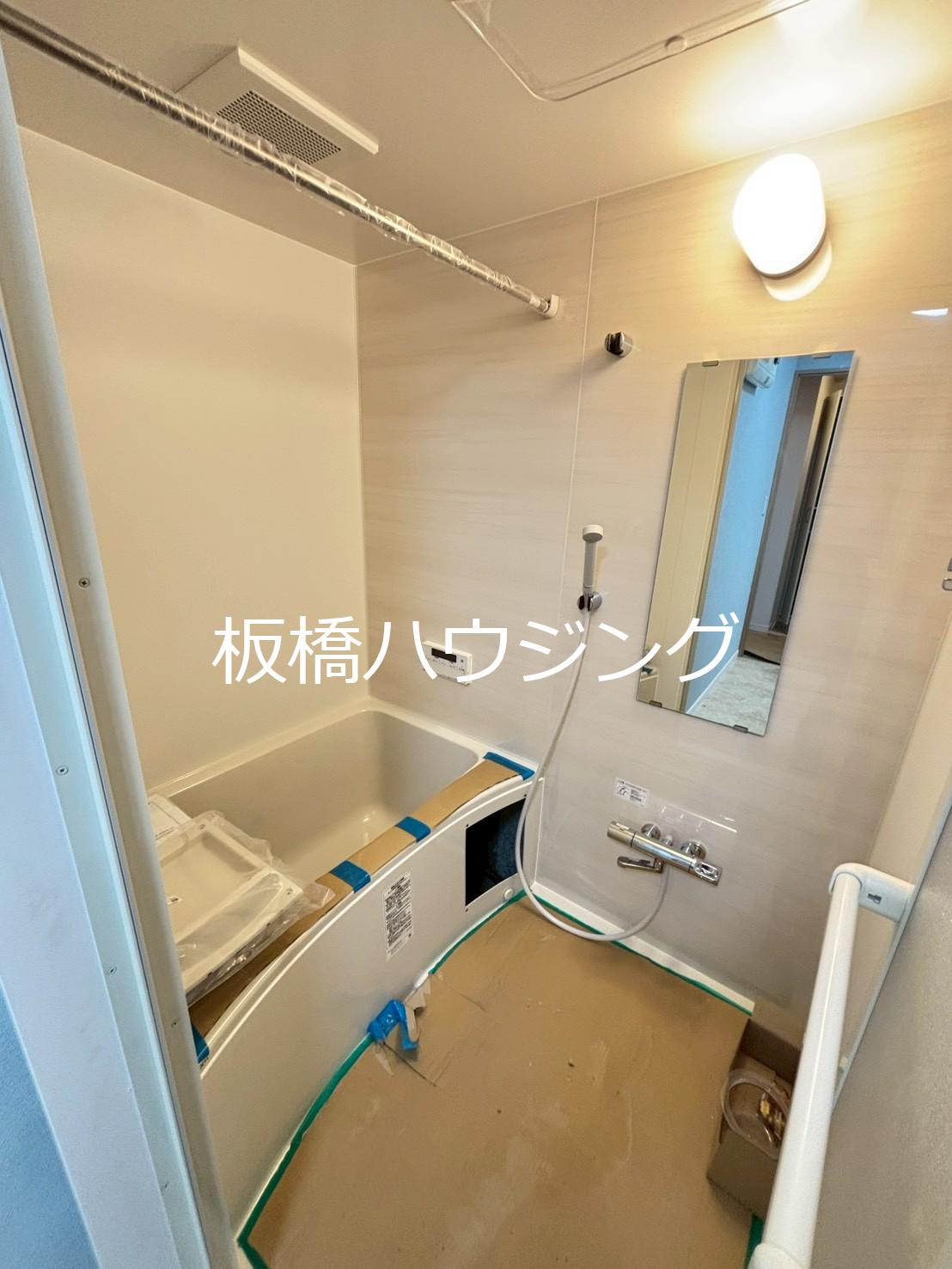 バス・シャワールーム　リフォーム工事中の写真です。