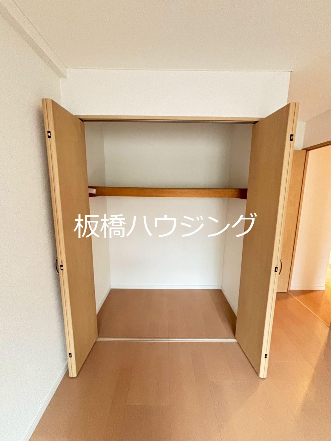 収納　リフォーム工事中の写真です。