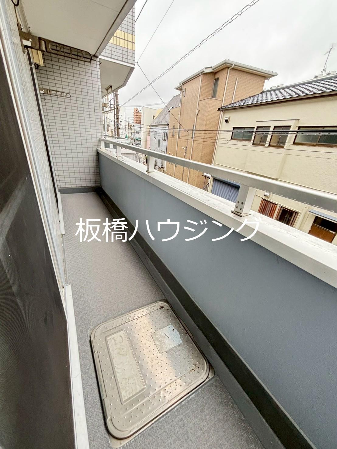 バルコニー　リフォーム工事中の写真です。