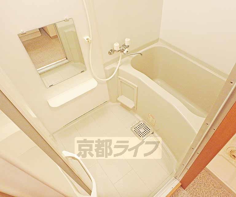 バス・シャワールーム　ゆったり浸かれるお風呂です。