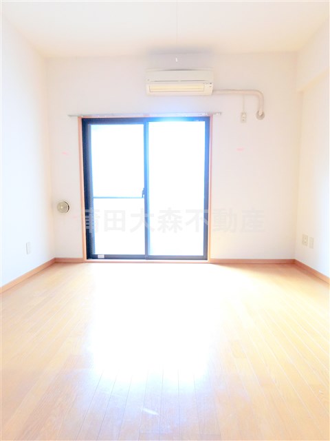 居室・リビング　南向きの洋室