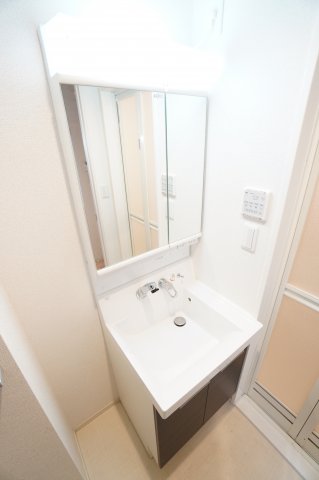 洗面設備　※同物件・反転タイプの写真です。