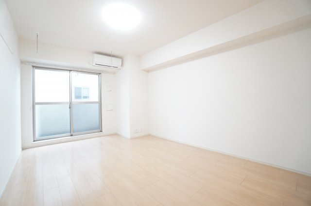 居室・リビング　※同物件・反転タイプの写真です。