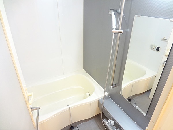 バス・シャワールーム　※別部屋の参考写真です。