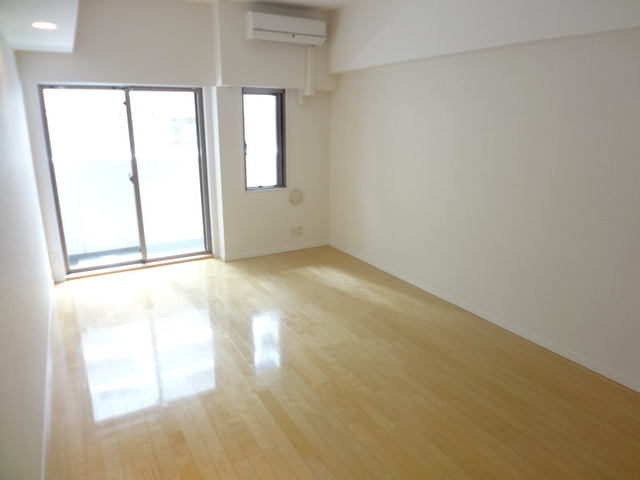 居室・リビング　※別部屋の参考写真です。