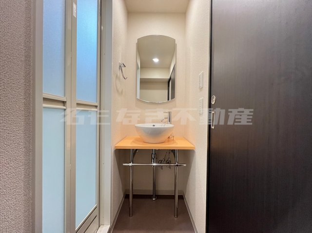 洗面設備　朝の支度にも助かる、独立の洗髪洗面化粧台