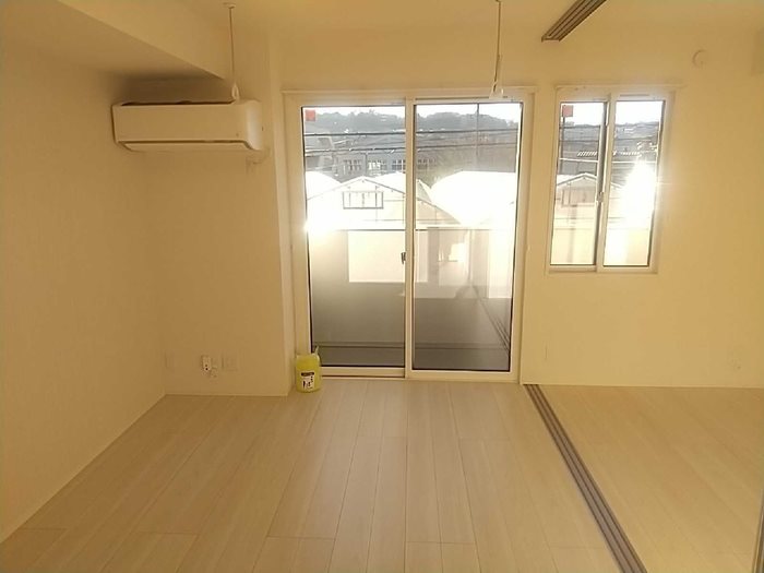 居室・リビング　エアコン付きです。