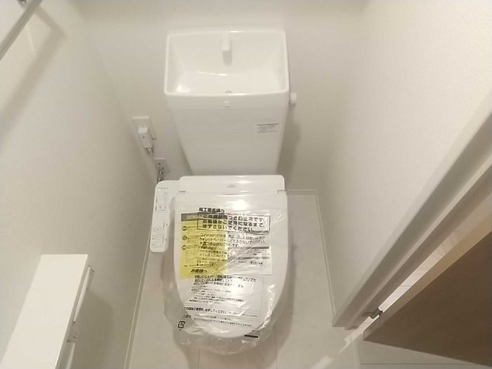 トイレ　温水洗浄便座です。